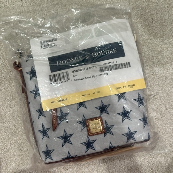 *NWT* Dooney & Bourke NFL Dallas Cowboys Small Zip Crossbody - Picture 4 of 4